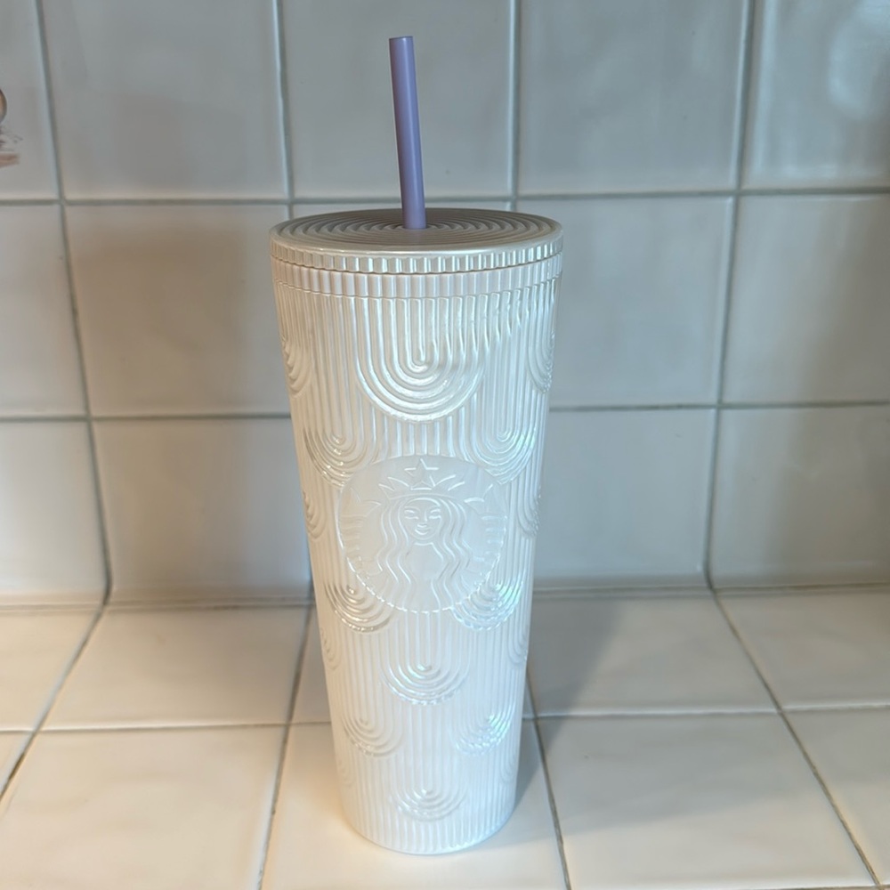 NWT - Starbucks Spring 2023 White Pearl Shell/Scales Tumbler Venti 24oz